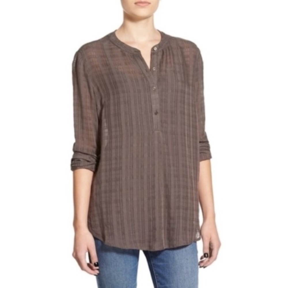 LUSH Bungee Cord Textured High Low Blouse | D371